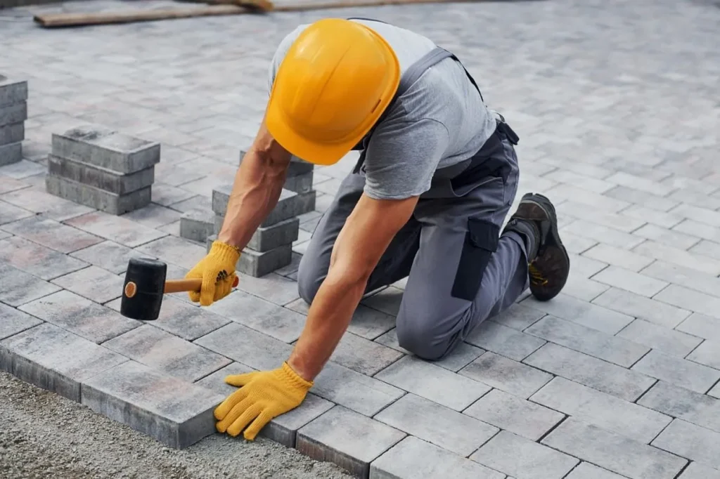 How to Choose the Right Paver Contractor for Your Outdoor Project